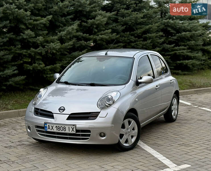 Хэтчбек Nissan Micra 2004 в 