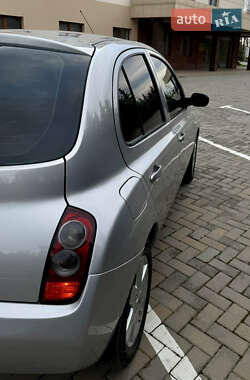 Хэтчбек Nissan Micra 2004 в 