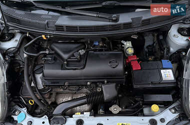 Хэтчбек Nissan Micra 2004 в 