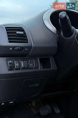 Хэтчбек Nissan Micra 2004 в 