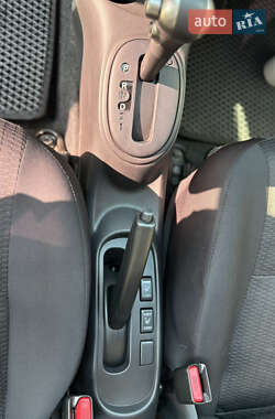 Хэтчбек Nissan Micra 2013 в 