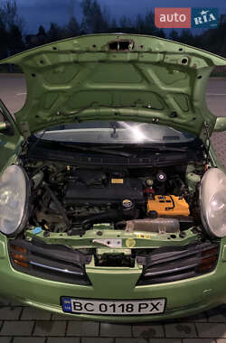 Хетчбек Nissan Micra 2004 в 