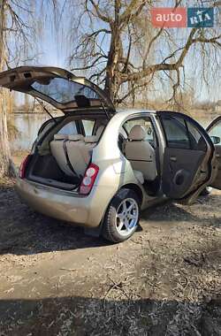 Хетчбек Nissan Micra 2004 в 
