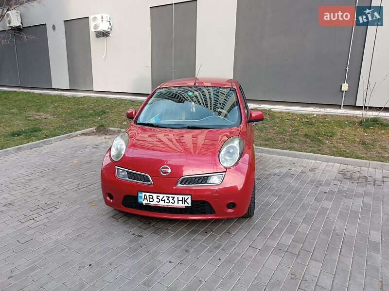 Хэтчбек Nissan Micra 2010 в 