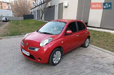 Хэтчбек Nissan Micra 2010 в 