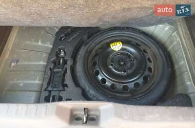 Хэтчбек Nissan Micra 2006 в 