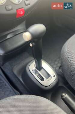 Хетчбек Nissan Micra 2004 в 
