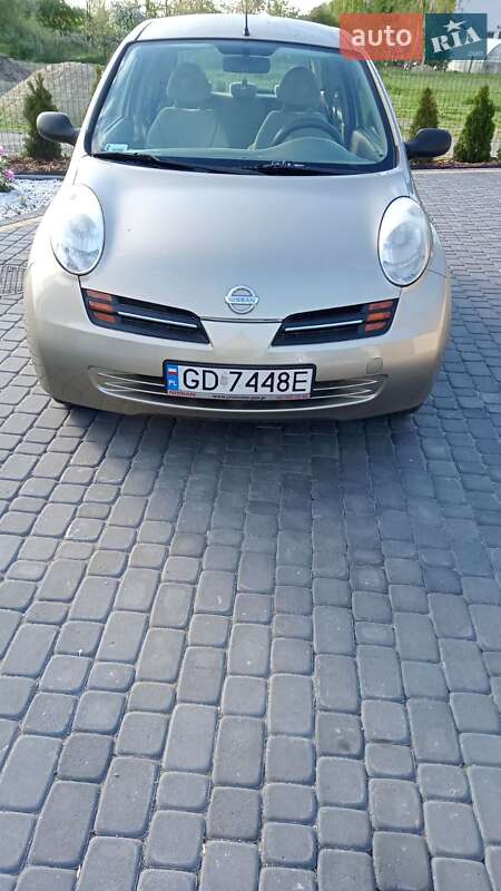 Хэтчбек Nissan Micra 2005 в 