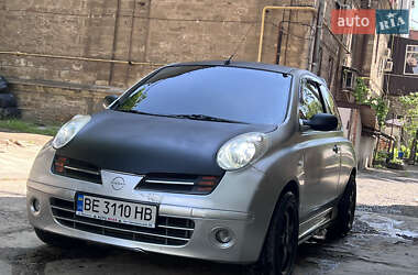 Хэтчбек Nissan Micra 2003 в 