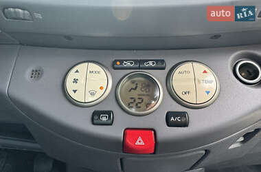 Хэтчбек Nissan Micra 2006 в 