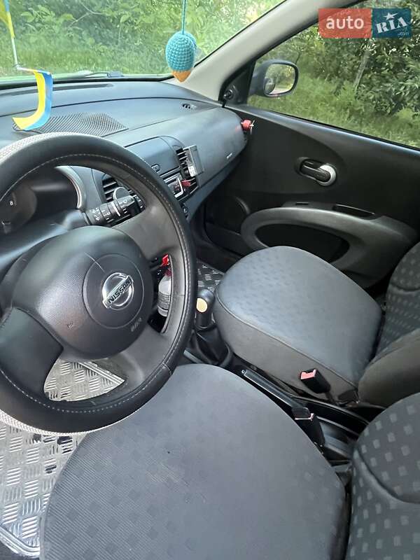 Хетчбек Nissan Micra 2004 в Новомиргороді