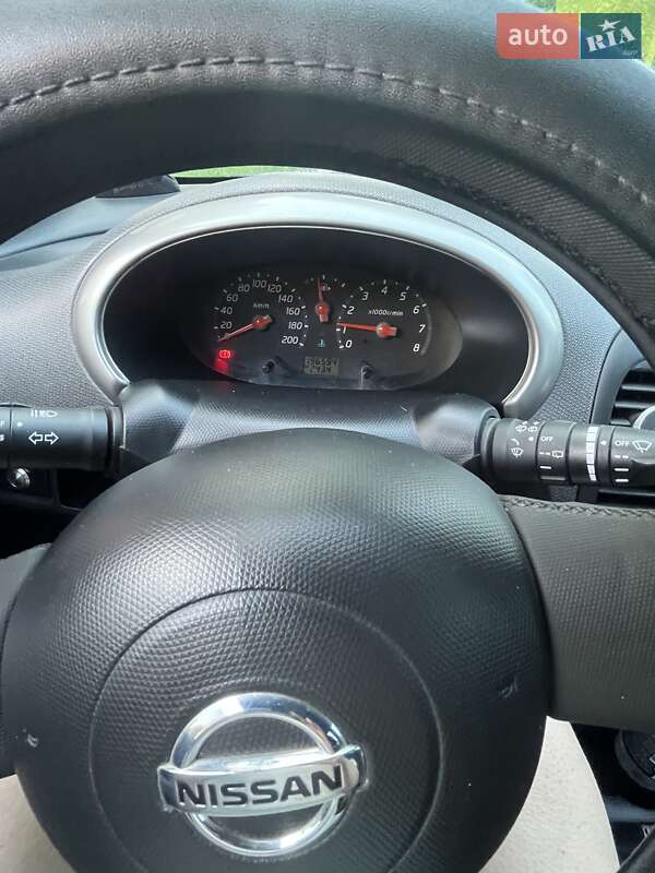 Хетчбек Nissan Micra 2004 в Новомиргороді