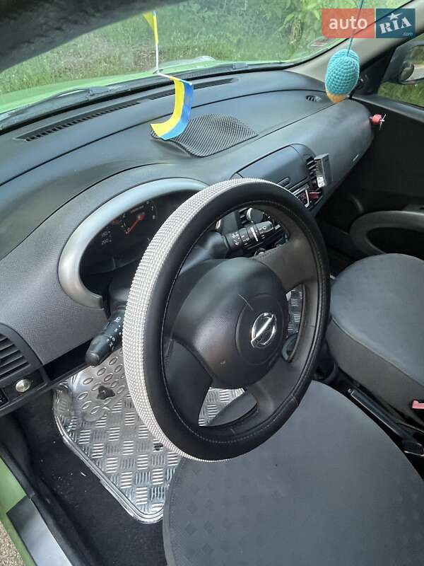 Хетчбек Nissan Micra 2004 в Новомиргороді