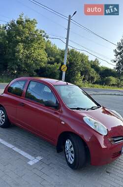 Хэтчбек Nissan Micra 2004 в 