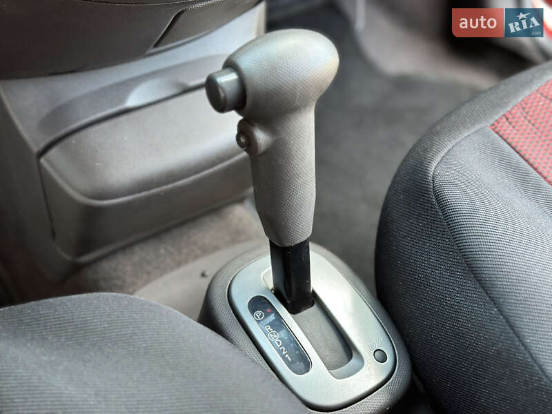 Хетчбек Nissan Micra 2007 в Дніпрі