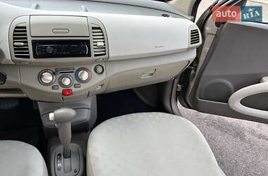 Хэтчбек Nissan Micra 2004 в 