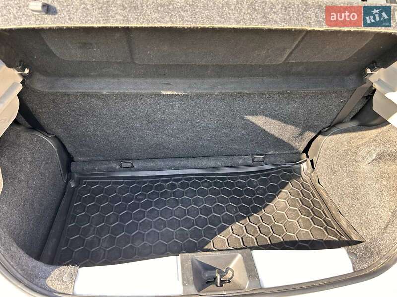 Хетчбек Nissan Micra 2015 в Запоріжжі