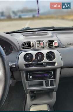 Хэтчбек Nissan Micra 2000 в 