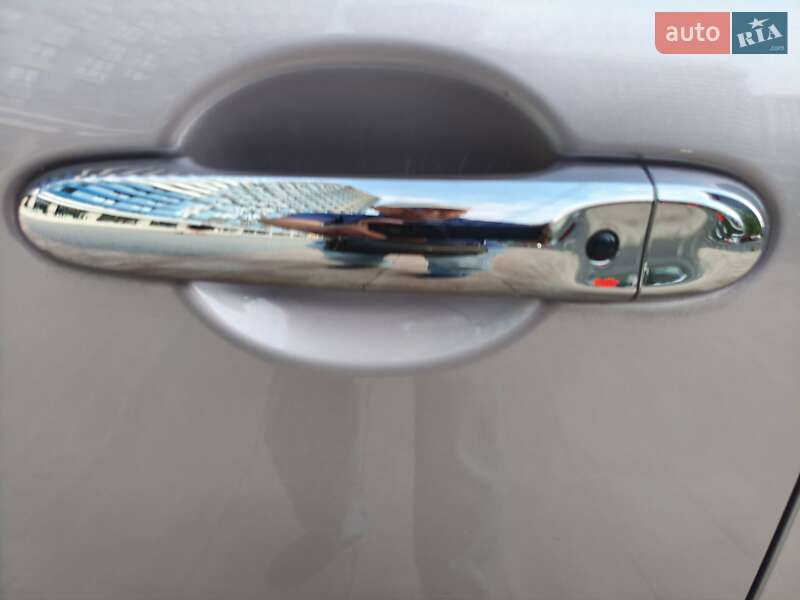 Хэтчбек Nissan Micra 2016 в Киеве