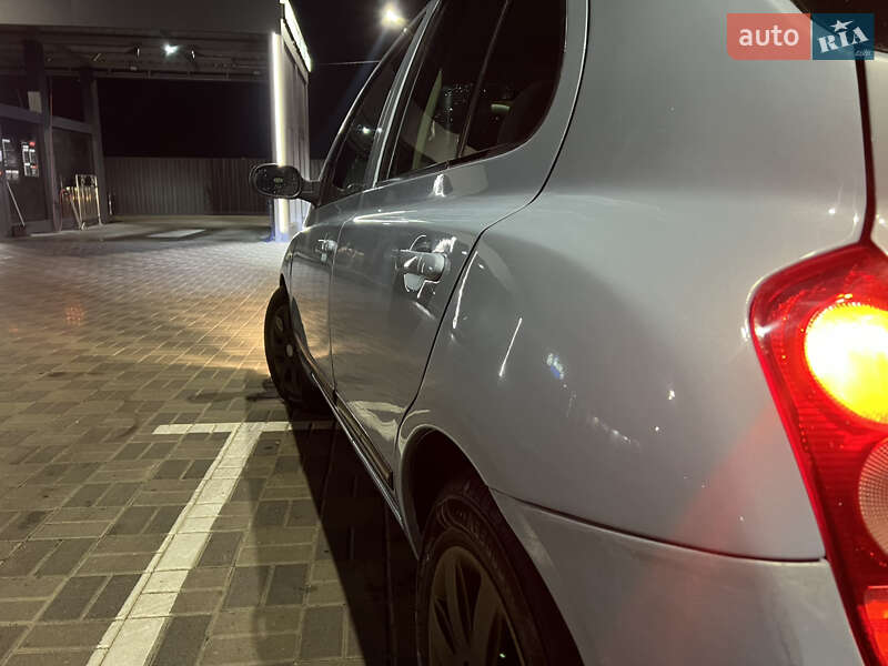 Хэтчбек Nissan Micra 2005 в Киеве