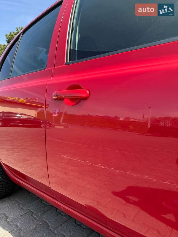 Хэтчбек Nissan Micra 2005 в Яготине