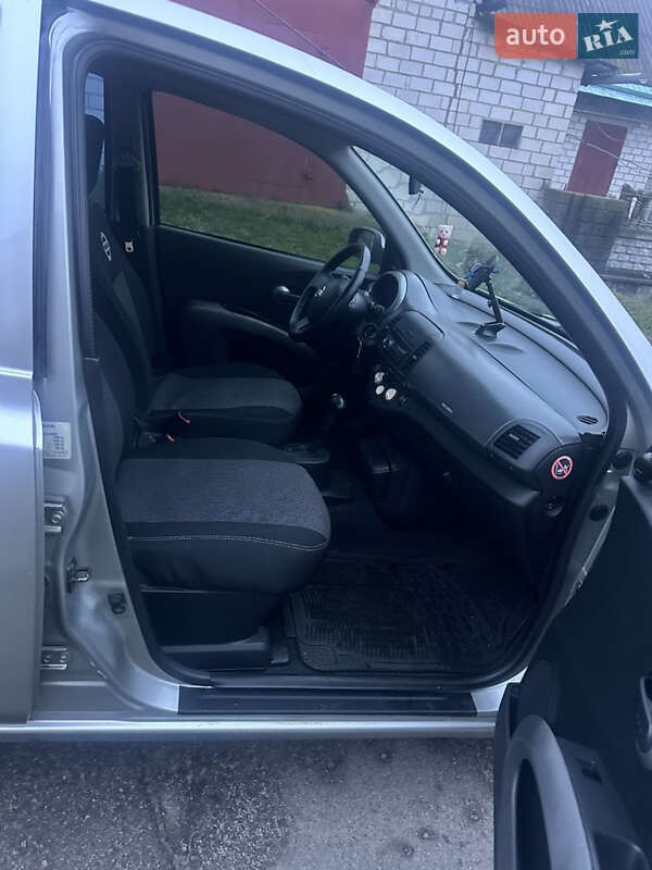 Хэтчбек Nissan Micra 2006 в Звенигородке