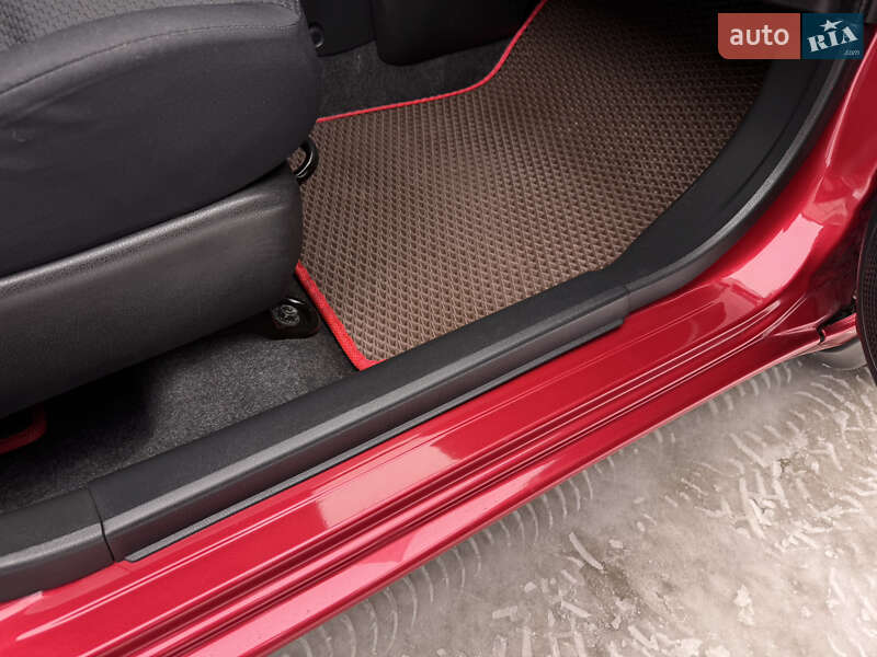 Хэтчбек Nissan Micra 2015 в Киеве