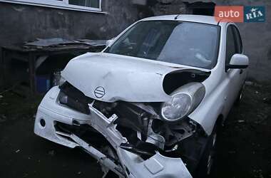 Хэтчбек Nissan Micra 2010 в Остроге