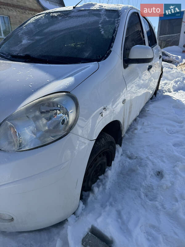 Хэтчбек Nissan Micra 2015 в Хотове