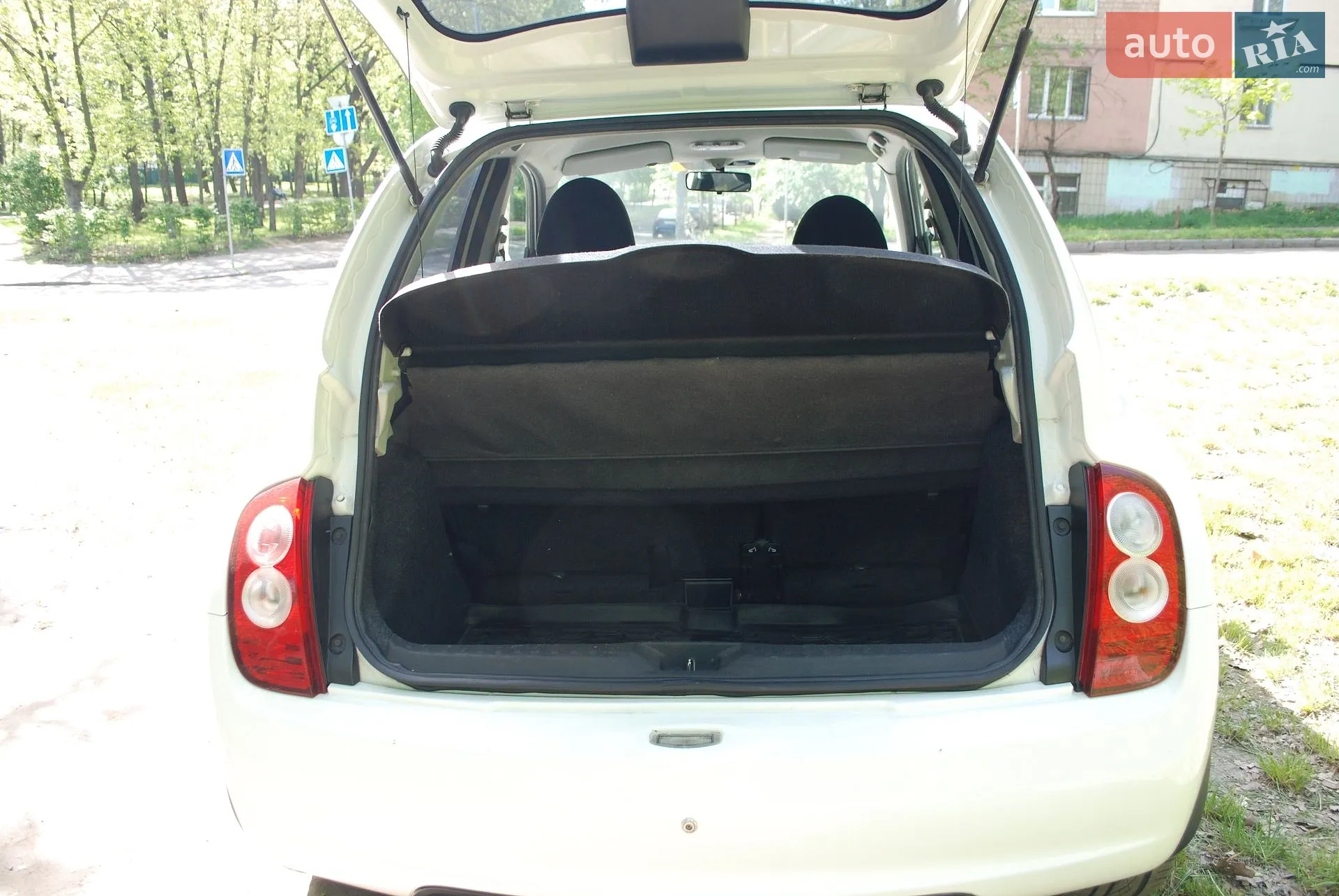 2010 Nissan Micra - мініатюра 8