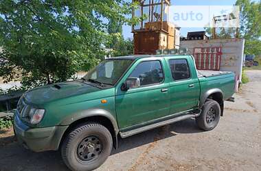 Пикап Nissan Navara 2000 в Вышгороде