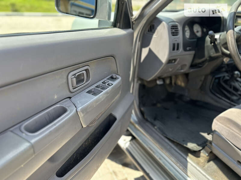 Пікап Nissan Navara 2003 в Міжгір'ї