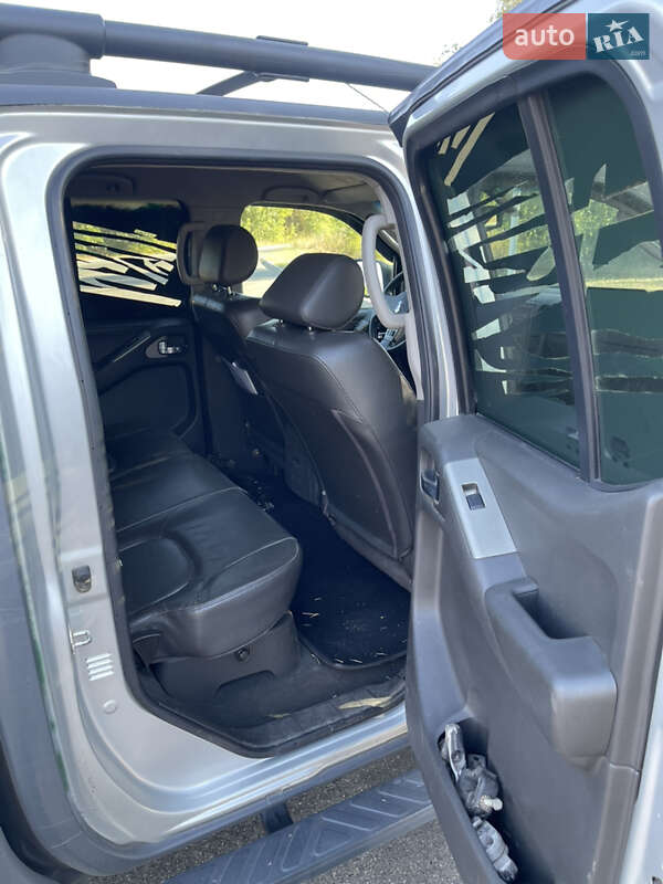 Пикап Nissan Navara 2007 в Изюме
