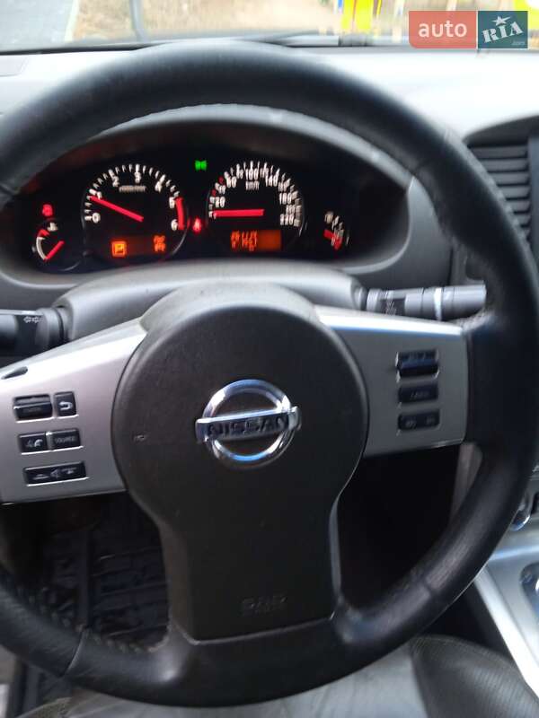 Пікап Nissan Navara 2011 в Чернігові