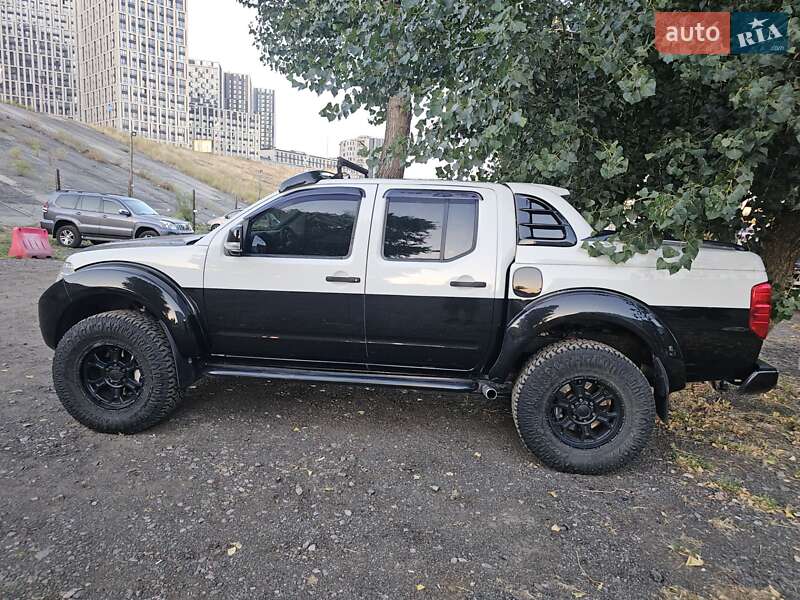 Пикап Nissan Navara 2010 в Киеве