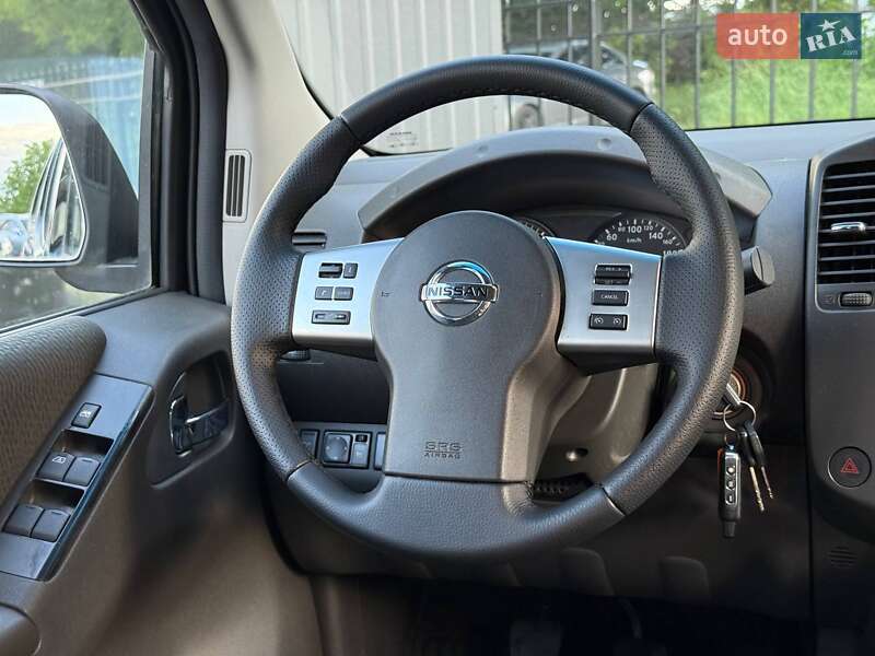 Пікап Nissan Navara 2012 в Хмельницькому