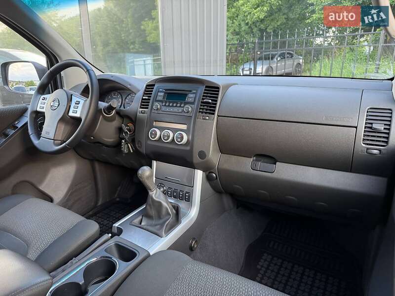 Пікап Nissan Navara 2012 в Хмельницькому