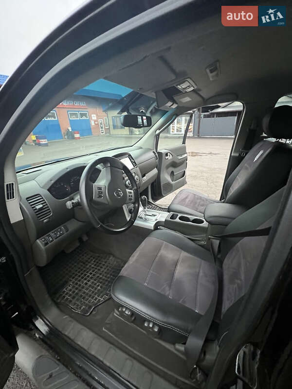 Пікап Nissan Navara 2012 в Хмільнику