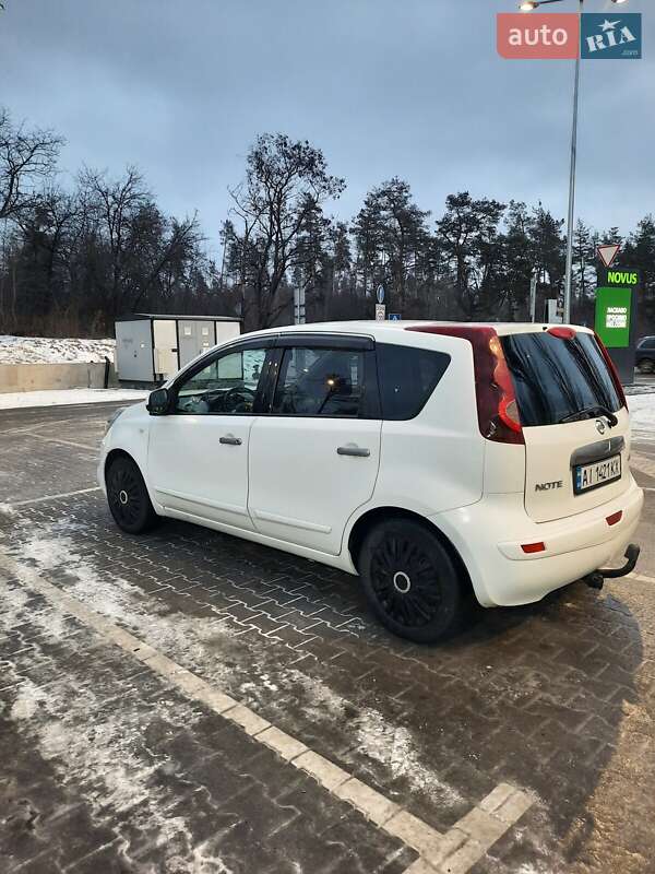 Хетчбек Nissan Note 2010 в Сарнах