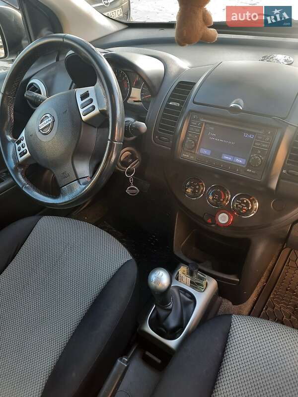 Хетчбек Nissan Note 2010 в Сарнах