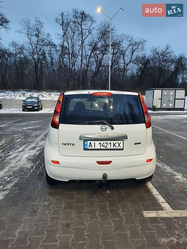 Хетчбек Nissan Note 2010 в Сарнах