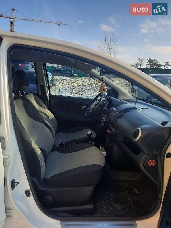 Хетчбек Nissan Note 2010 в Сарнах