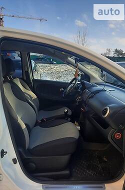 Хэтчбек Nissan Note 2010 в Сарнах