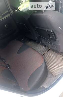 Хэтчбек Nissan Note 2009 в 