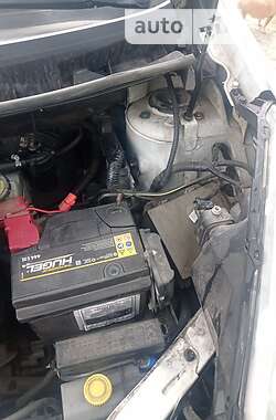 Хэтчбек Nissan Note 2009 в 