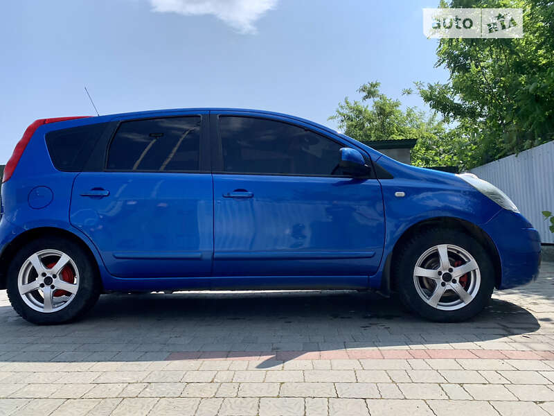 Хэтчбек Nissan Note 2008 в Мукачево