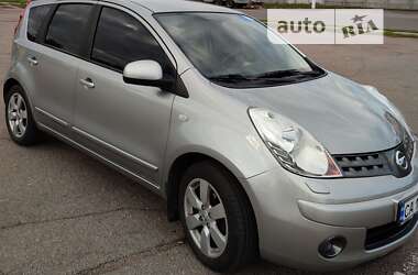 Хэтчбек Nissan Note 2007 в 