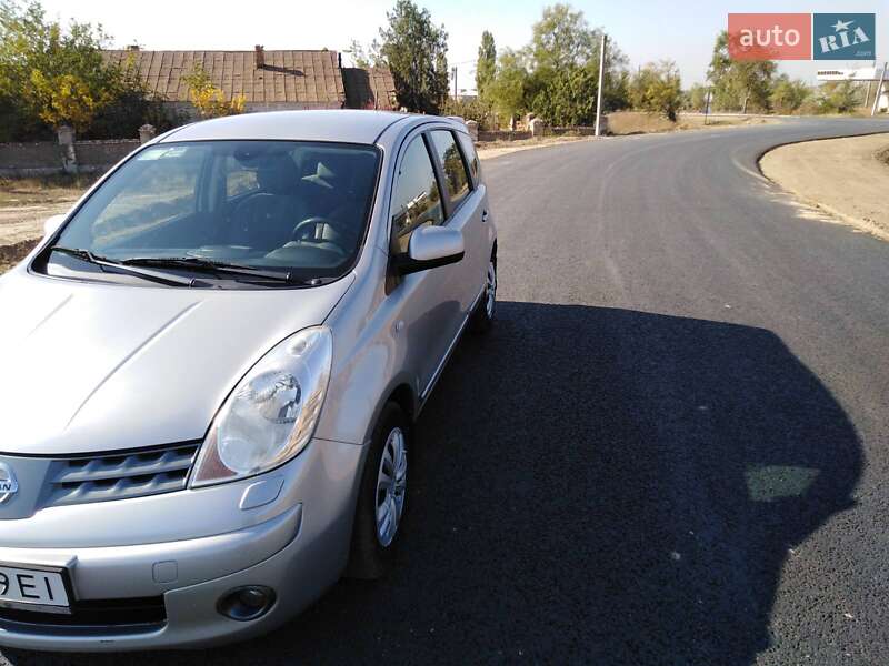 Хэтчбек Nissan Note 2008 в Рени