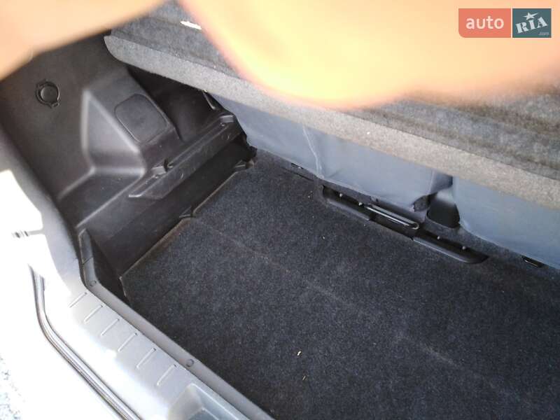 Хэтчбек Nissan Note 2008 в Рени