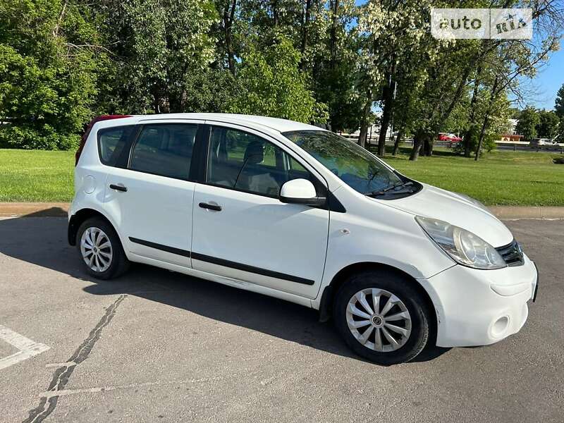 Хэтчбек Nissan Note 2012 в Киеве